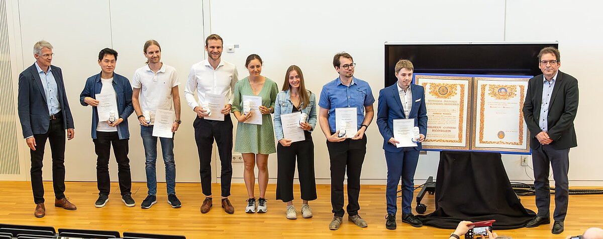 Absolventinnen- und Absolventenfeier am 8. Juni 2024 - Fakultät für ...