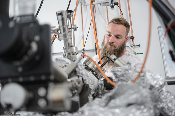 Studierende forschen und experimentieren am Freitag (02.06.17) an der Fakultät für Physik am Campus Süd der Julius-Maximilians-Universität in Würzburg.