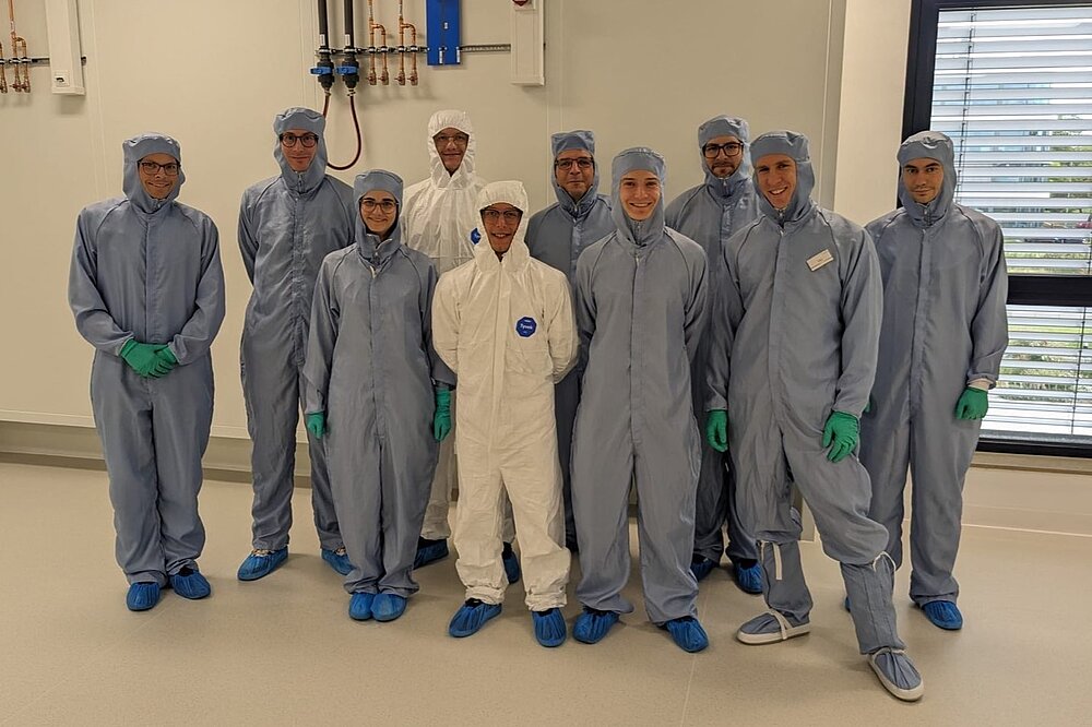 Recently, we visited our former co-worker Ulrich Müller at Sensalight Technologies in Würzburg. Besides a tour of the various facilities, including the clean room (see picture), we were provided an interesting overview on their activities in the field of laser and sensor technologies and received an impressive demonstration on how to handle microscale semiconductor devices on an industrial scale.