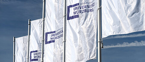 Fahnen der Universität Würzburg. (Foto: Daniel Peter)