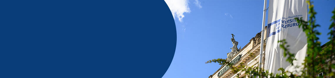 Erfolg im Exzellenzwettbewerb Blick auf das Hauptgebäude der Uni Würzburg am Sanderring.